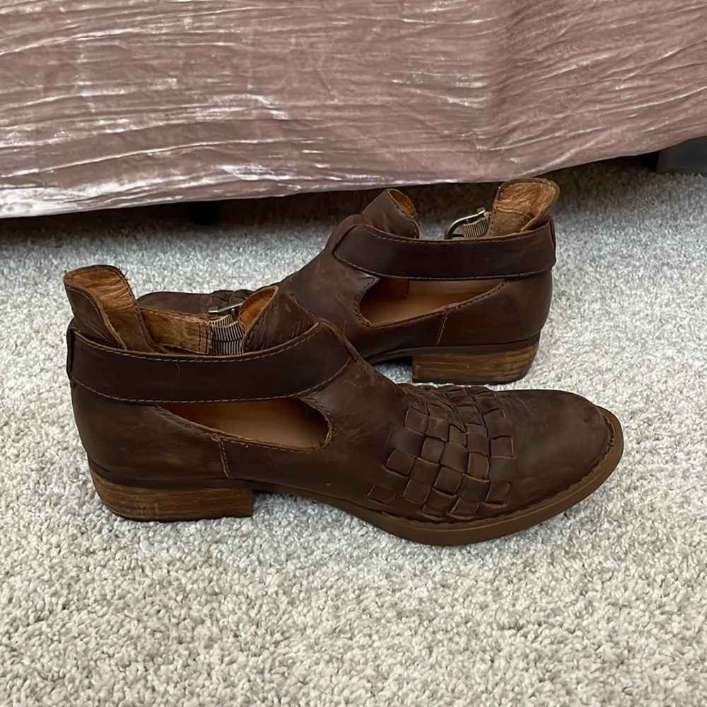 Born Viveka women leather woven ankle booties buckle strap brown size 6.5